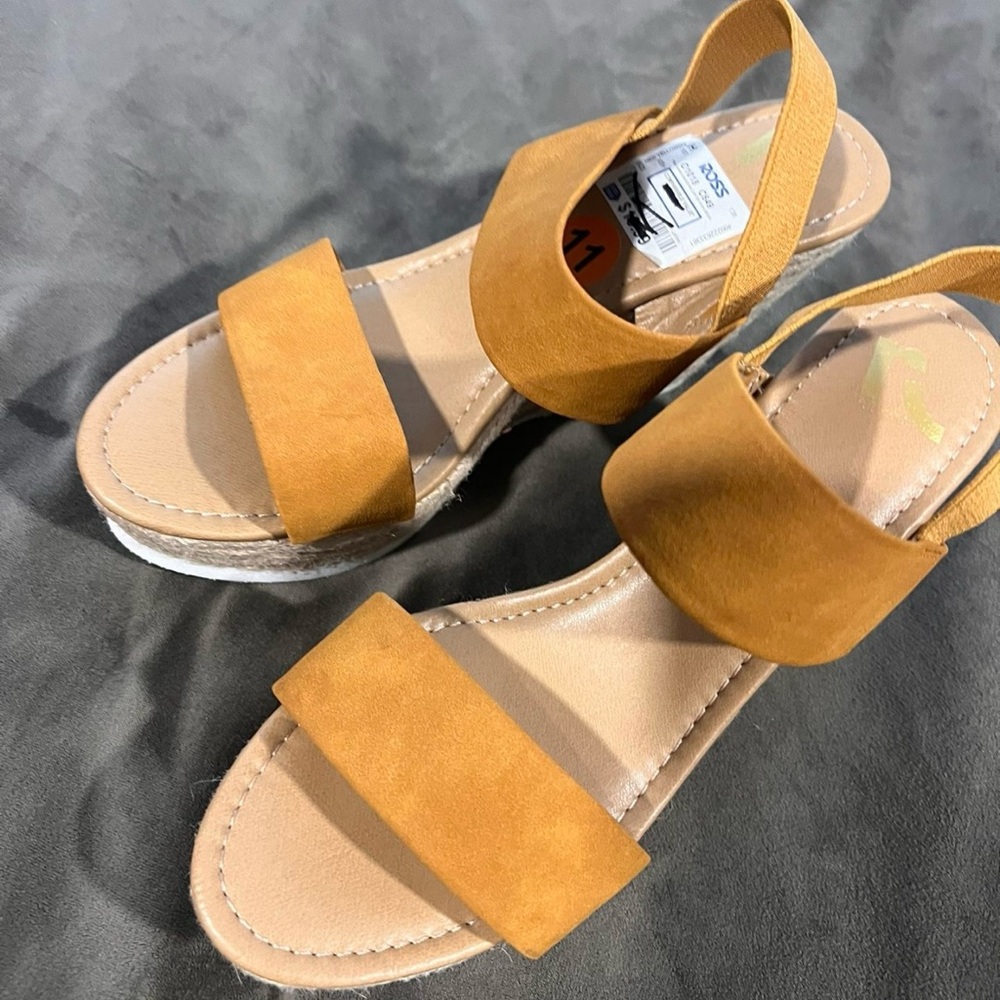 Women's Tan Sandals